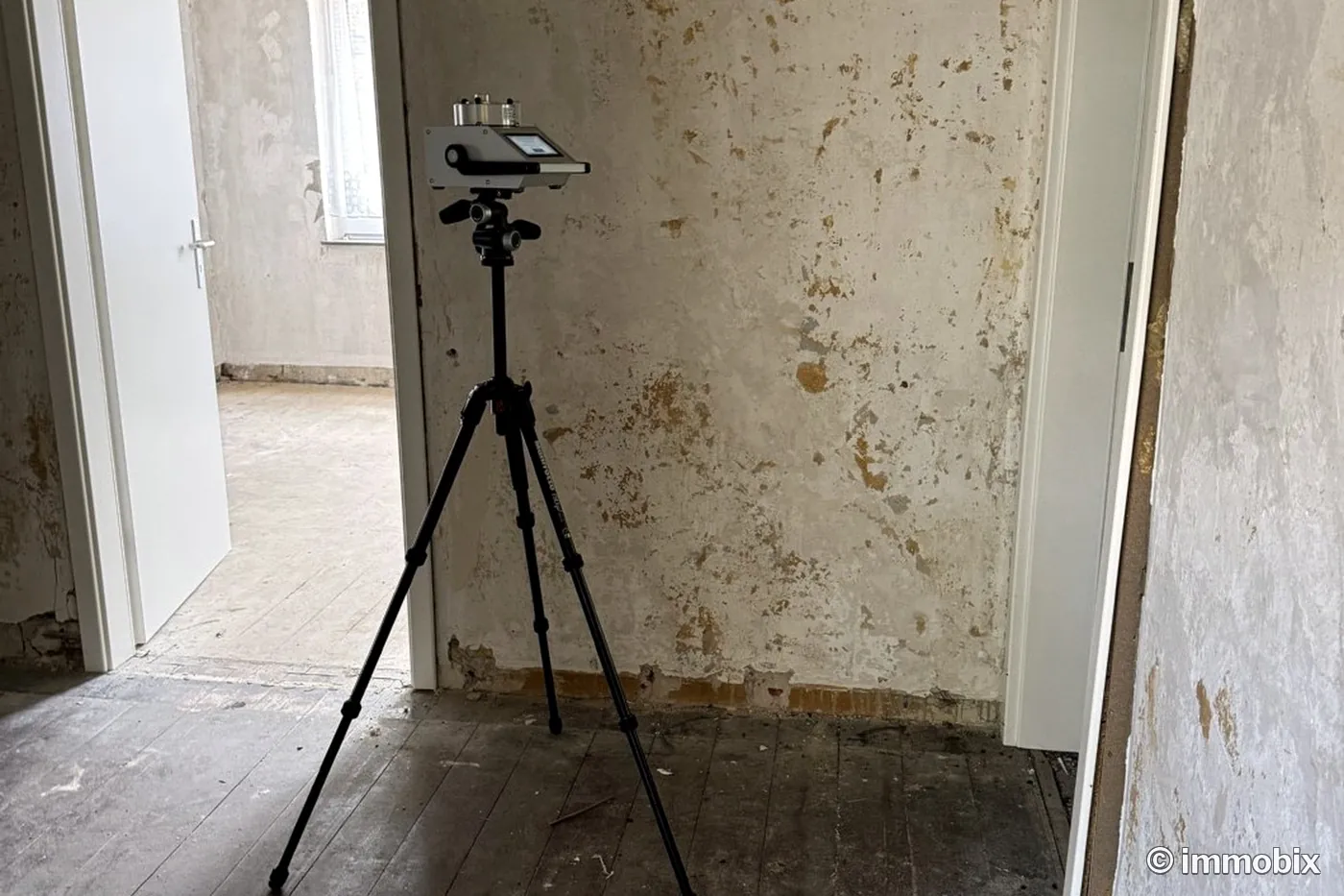 Sachverständigenbüro Hannover – Messtechnik bei der Immobilienbegutachtung vor Ort durch immobix