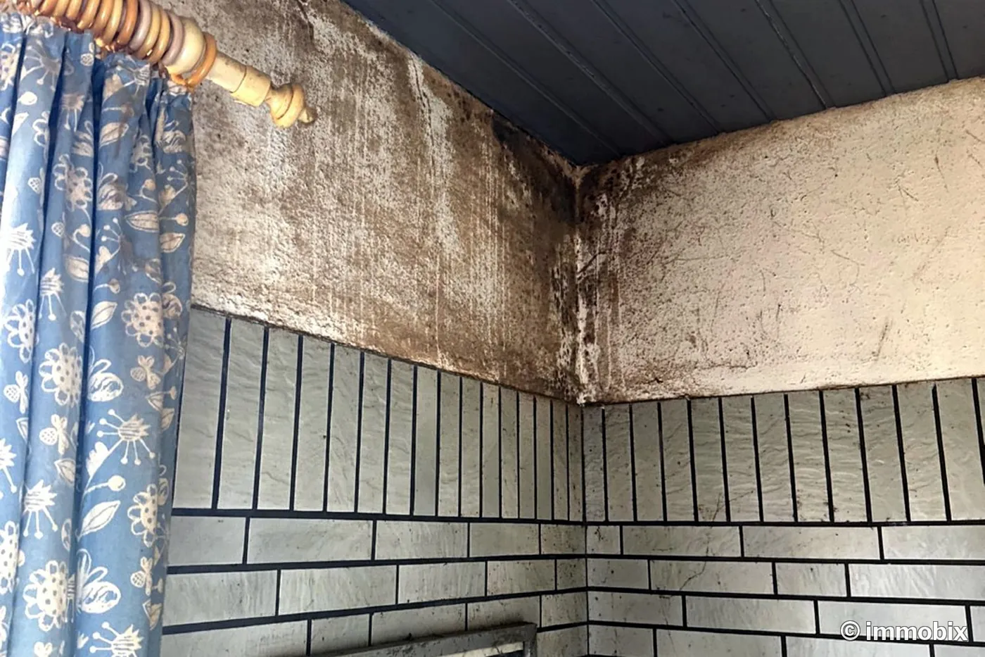 Schimmel im Bad – Schimmel in der Raumecke, Sachverständiger Hannover